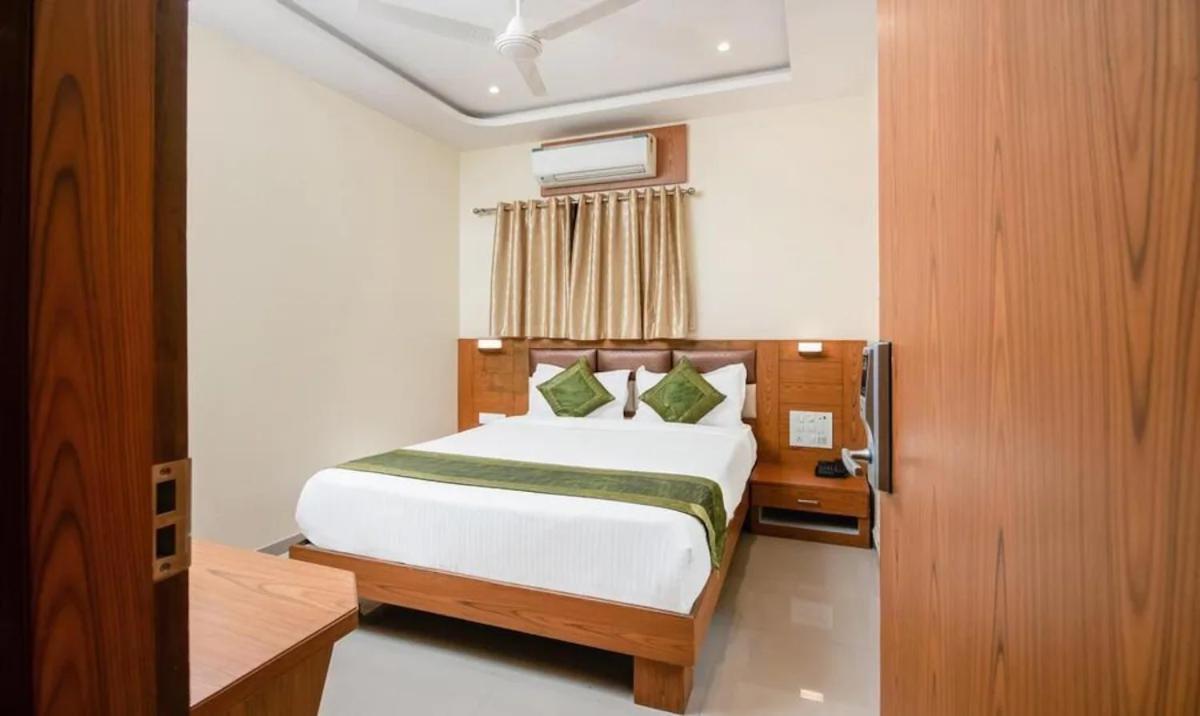Hotel Volga Plaza Mumbai Exterior photo